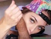 Novinha chupona faz gargarejo de porra no boquete
